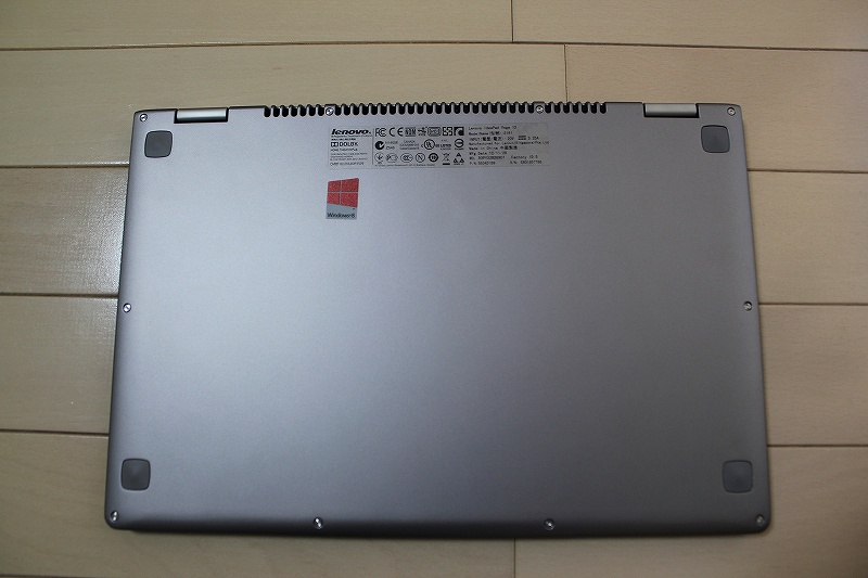 IdeaPad YOGA13の裏面