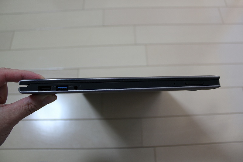 IdeaPad YOGA13の左側面