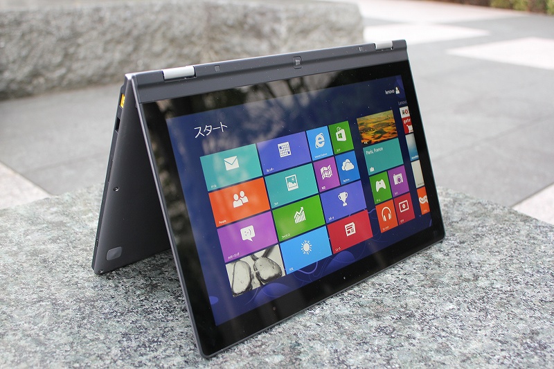 IdeaPad YOGA 13 (テントモード)