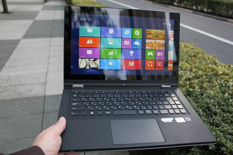 IdeaPad YOGA 13 片手持ち