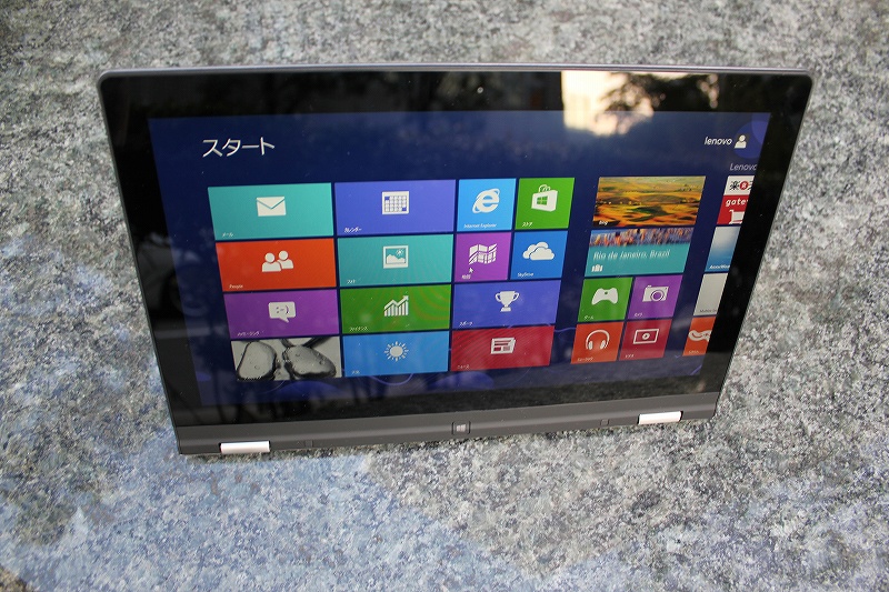 IdeaPad YOGA 13 (スタンドモード)
