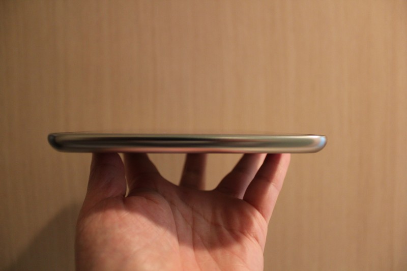 Lenovo Miix2 8の側面