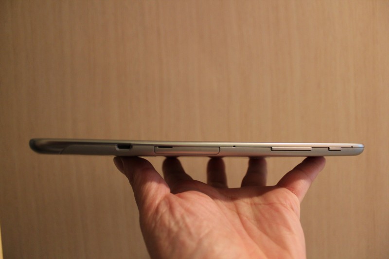 Lenovo Miix2 8の側面のボタンとIF