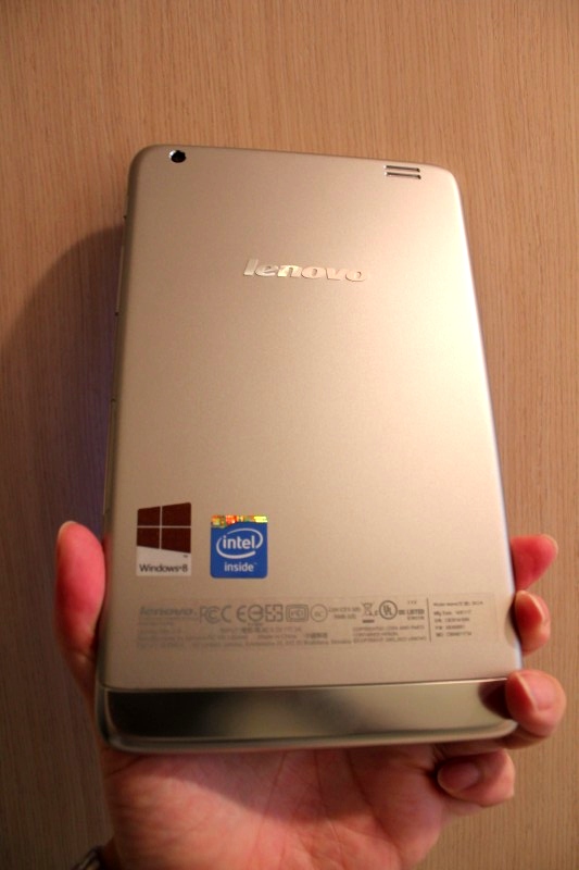 Lenovo Miix2 8の裏面