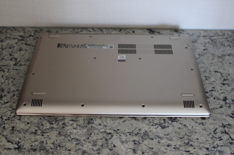ideaPad 520の裏面