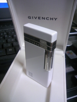 GIVENCHY