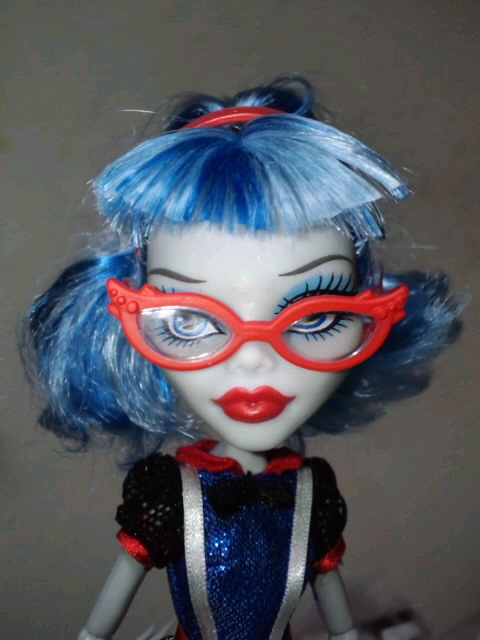モンスター・ハイ 赤眼鏡のゾンビ姉妹!?。 Monster high twin's