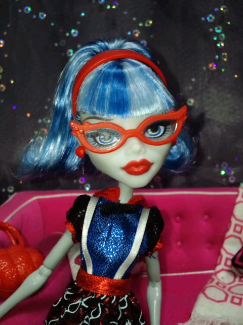 モンスター・ハイ 赤眼鏡のゾンビ姉妹!?。 Monster high twin's
