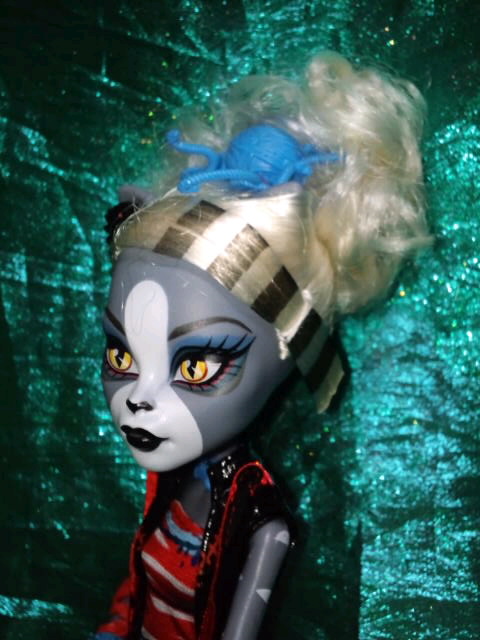 ゾンビでシェイクな化け猫双子…。 Monster High Zombie Shake