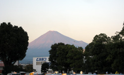 新富士駅から紅葉の富士山