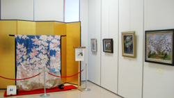 杉本さんの振袖と絵画