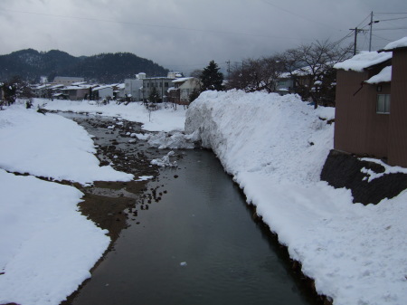 雪を運ぶのさ