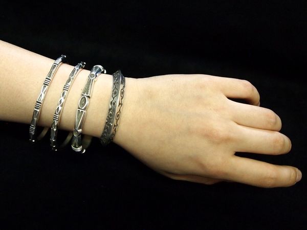 ナバホ族 ジェニファー・カーティス バングル入荷しました!!!【Navajo