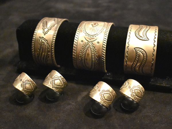 アイバン・ハワードのコインシルバーバンドリング【Navajo/Ivan アイバン・ハワードのコインシルバーバンドリング【Navajo/Ivan
