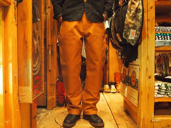 Carhartt ダブルニー ワークパンツ 赤カンヌキ Archive 赤カンヌキが可愛いカーハートの白ペインター。 . ポケット一
