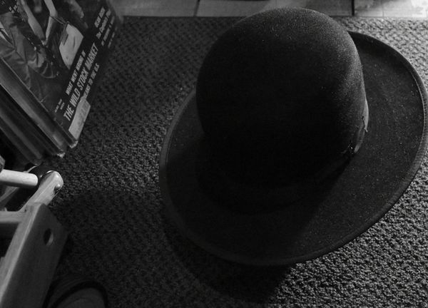 電気も車もない昔ながらの生活をおくるアーミッシュのHAT！【FLYING