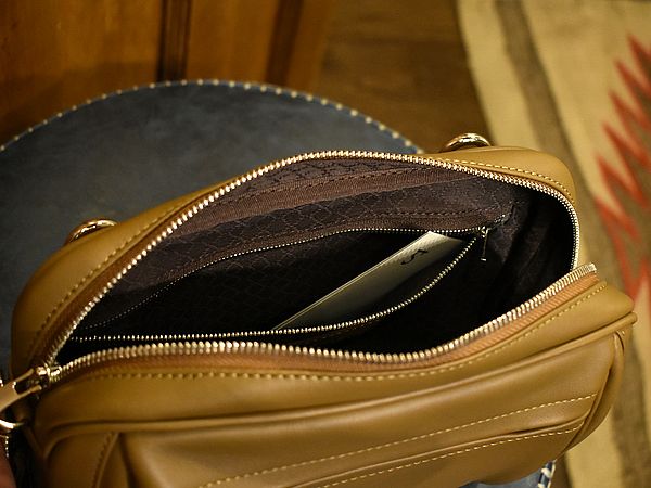 ワイルドスワンズから新作の2WAYポーチ入荷しました