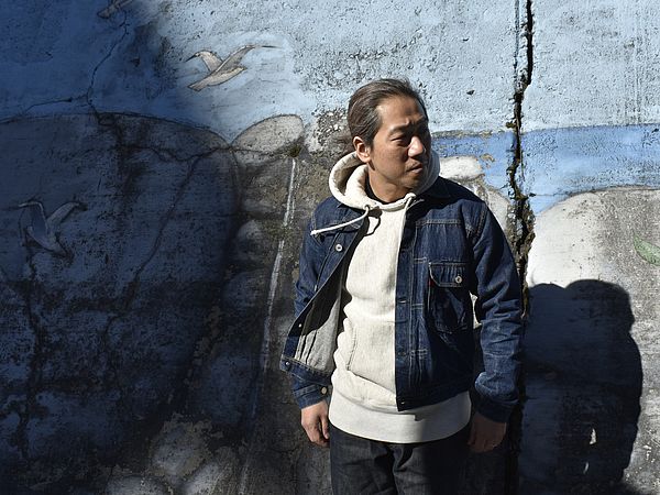 明日2月1日発売！！ウエアハウスのファースト、レインボーステッチ仕様