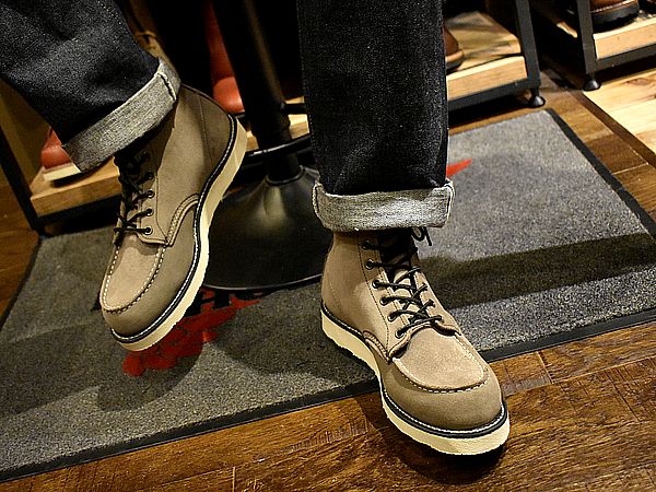 コンクリートジャングルにも合うアイリッシュセッター！！！【RED WING 