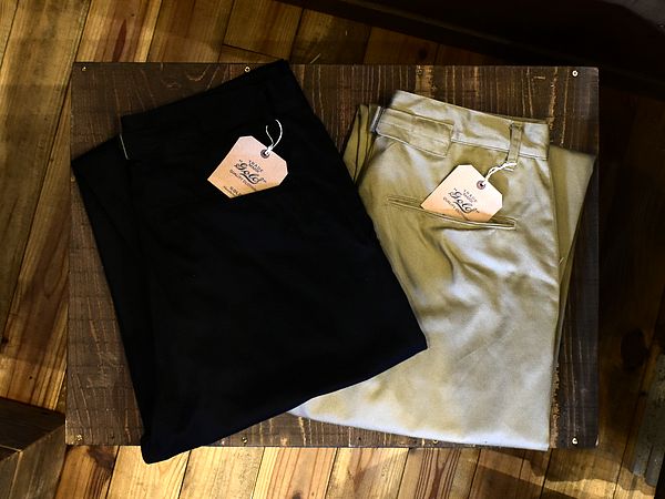 ゴールドからウエポン生地のトラウザーズが入荷しました