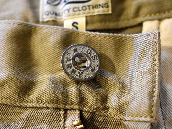 ゴールドからウエポン生地のトラウザーズが入荷しました