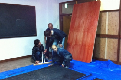 大道具製作中