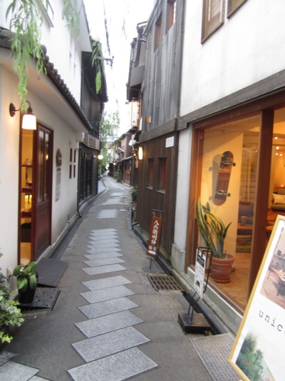 裏寺 綾小路通り