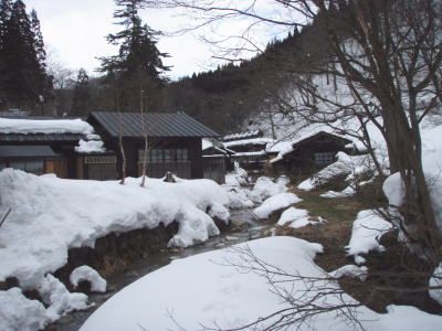 鶴の湯裏