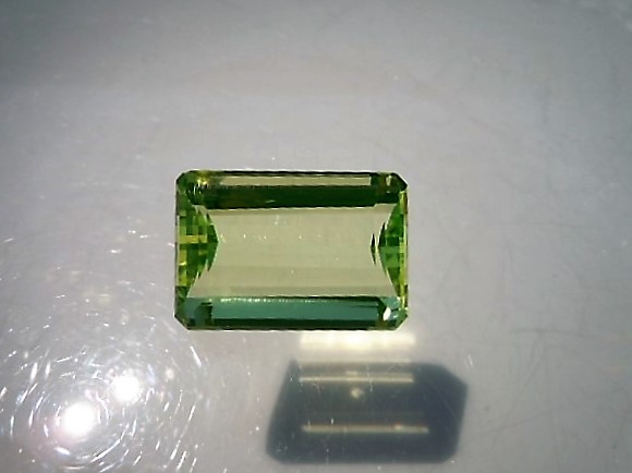 再入荷 ウランガラス ルース エメラルドカット 緑 12mm×10mm 2粒