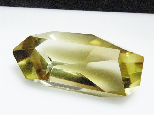 SHRIレモンクォーツラフカット300ct.-2