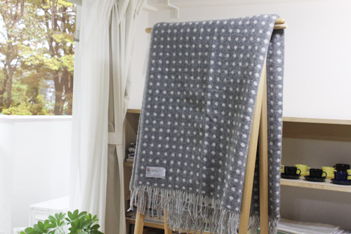 Barker Textile 社のピュアニューウール・ブランケット、入荷しました