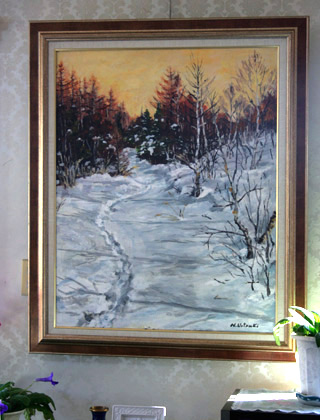 応接間に飾られた植月躋さんの絵、八ヶ岳・赤岳登山の雪の絵「赤岳への道、美濃戸口にて」
