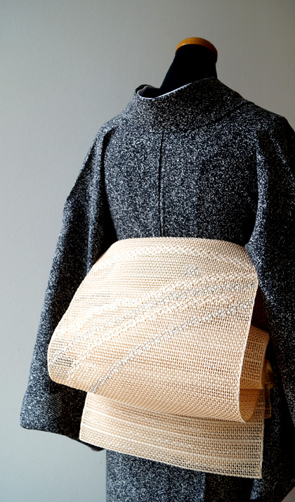 夏物】黒地蒔糊散らし縦絽小紋とシンプル系夏名古屋帯 #kimono #着物