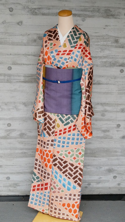 袷】桃色幾何学文絞り小紋と新田克比古紅花染め洒落袋帯 #kimono #着物 
