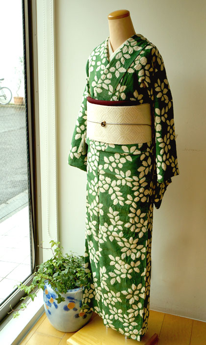 袷】深緑色葉柄絞り小紋と七宝文様アイボリー地名古屋帯 #kimono #着物 