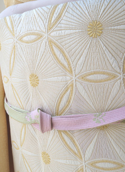袷】卵色一つ紋色無地と松葉七宝繋ぎ袋帯 #kimono #着物 | ちぇ