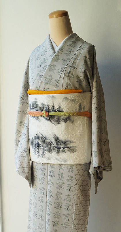 袷】川村久太郎作・薄灰色季節花と籠目文小紋と水墨画風の風景柄