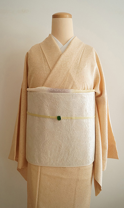 袷】宍色透かし織色無地と白金色スワトウ刺繍袋帯 #kimono #きもの