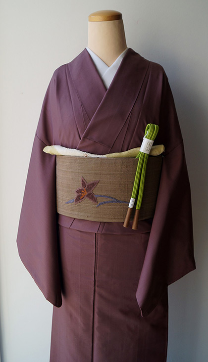 BY5619 未使用品 縞 紬 着物 正絹 おしゃれ着 小豆色（楽天市場