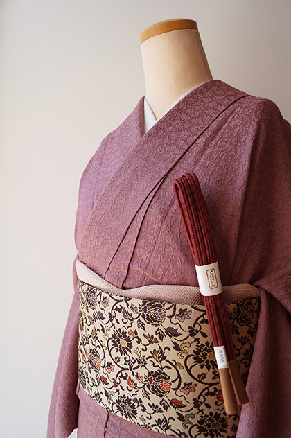 単衣】真赭（まそほ）色 花柄地紋 色無地 と 蒸栗（むしぐり）色