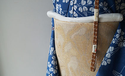 浴衣】竺仙の紅梅「萩」小紋柄の浴衣に生成り色×亜麻色 紗八寸