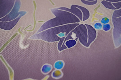 袷】縞に葡萄文の本場白大島紬に渋紫暈し葡萄文塩瀬なごや帯 | ちぇら