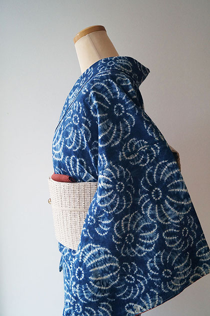 袷】藍染め絞り 抽象花文 木綿着物 と ベージュ地 細縞段文 なごや帯 