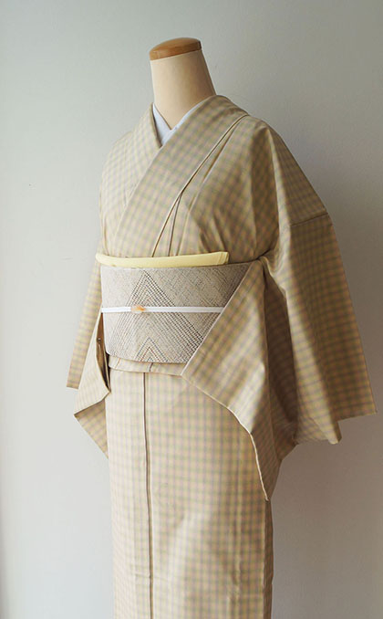 ベージュ系　シンプルな格子柄　単衣紬 単衣】ベージュ 格子織柄紬 | たまるや七草着物店