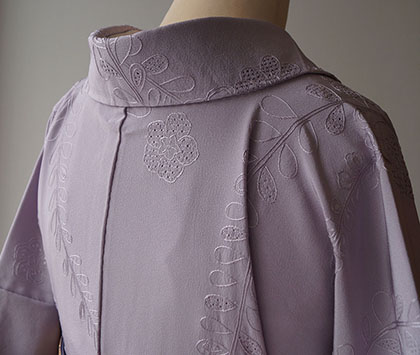 袷】紅藤色 スワトー刺繍文 色無地に加納幸製 似せ紫色地 金銀糸