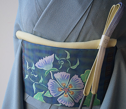 袷】鈴木秋治作・青藤色角通し江戸小紋と紺鼠系鳥と花柄塩瀬
