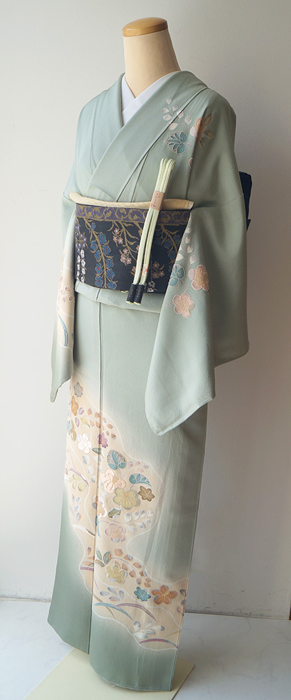 袷】柳鼠色様々な刺繍の四季花文訪問着と勝山織物謹製紫黒色抽象花柄 