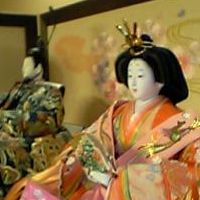 館内には、御殿雛や有職雛などが飾られています。