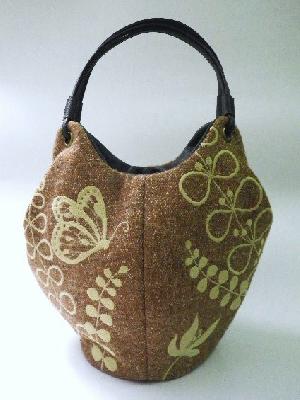 秋冬生地の『蝶と草花』刺繍トートバッグ