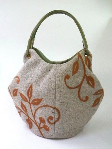 『木のツルの刺繍』トートバッグ